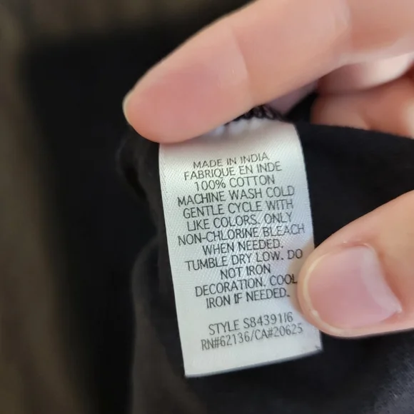 Guess Black and Gold Graphic T-Shirt - Picture 5 of 5